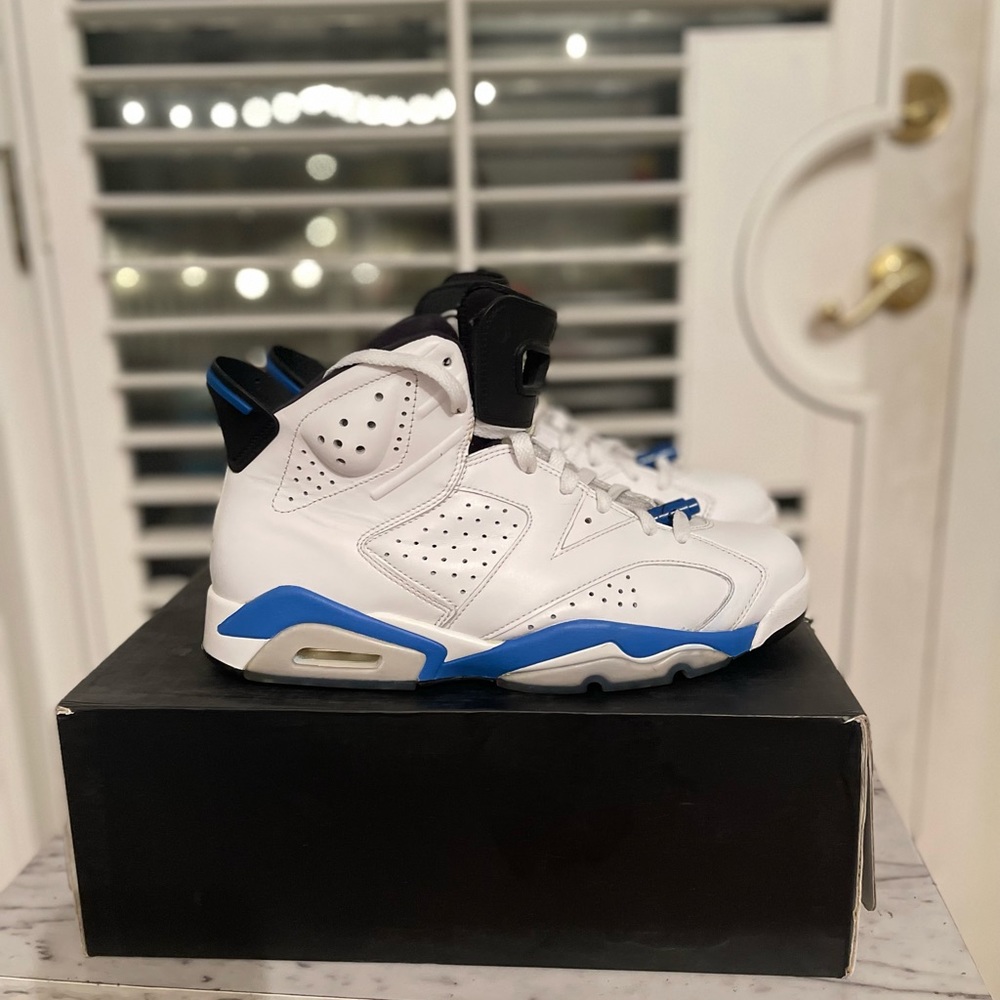 Retro Jordan sports blue 6